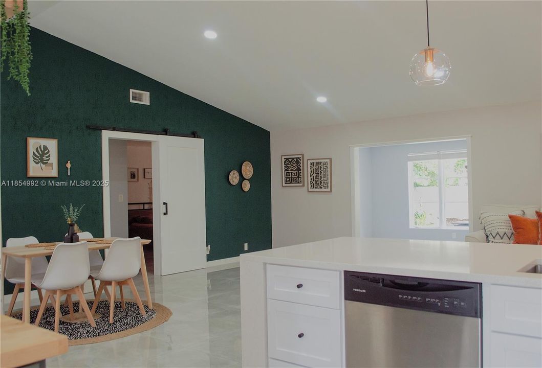 Recently Sold: $320,000 (2 beds, 2 baths, 1389 Square Feet)