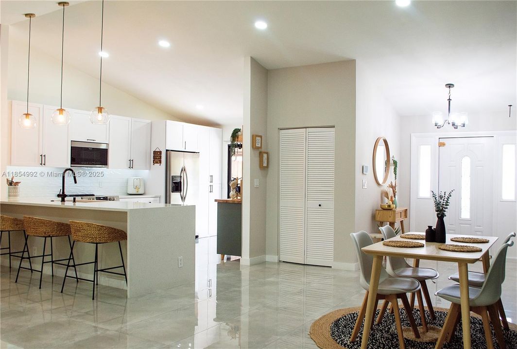 Recently Sold: $320,000 (2 beds, 2 baths, 1389 Square Feet)