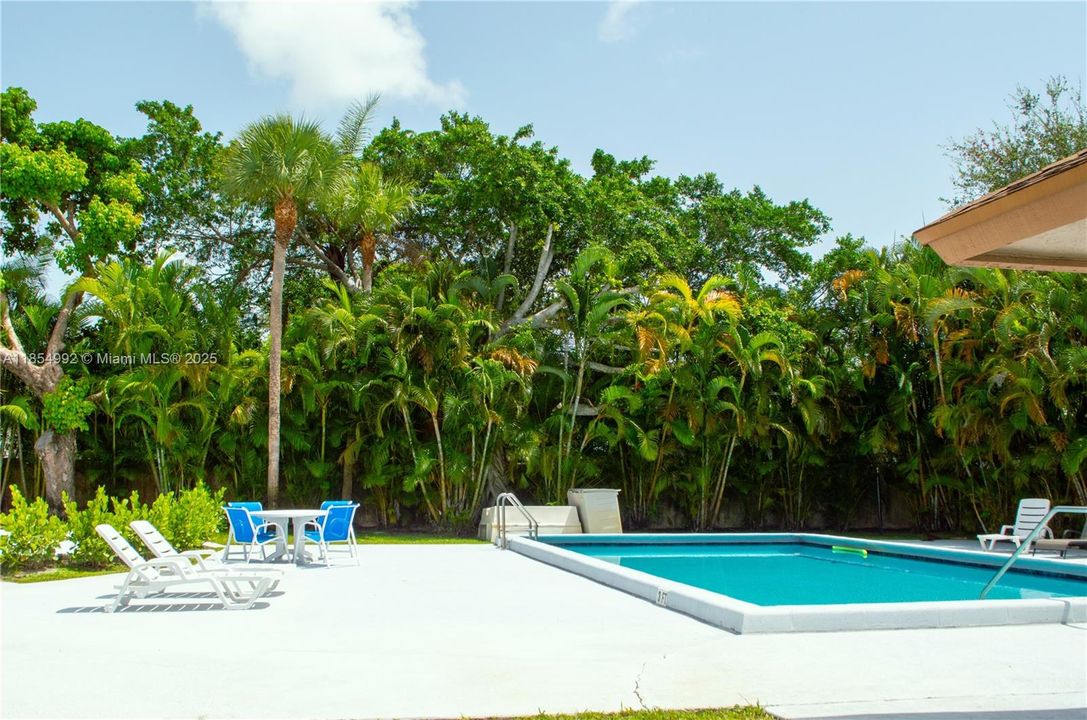 Recently Sold: $320,000 (2 beds, 2 baths, 1389 Square Feet)