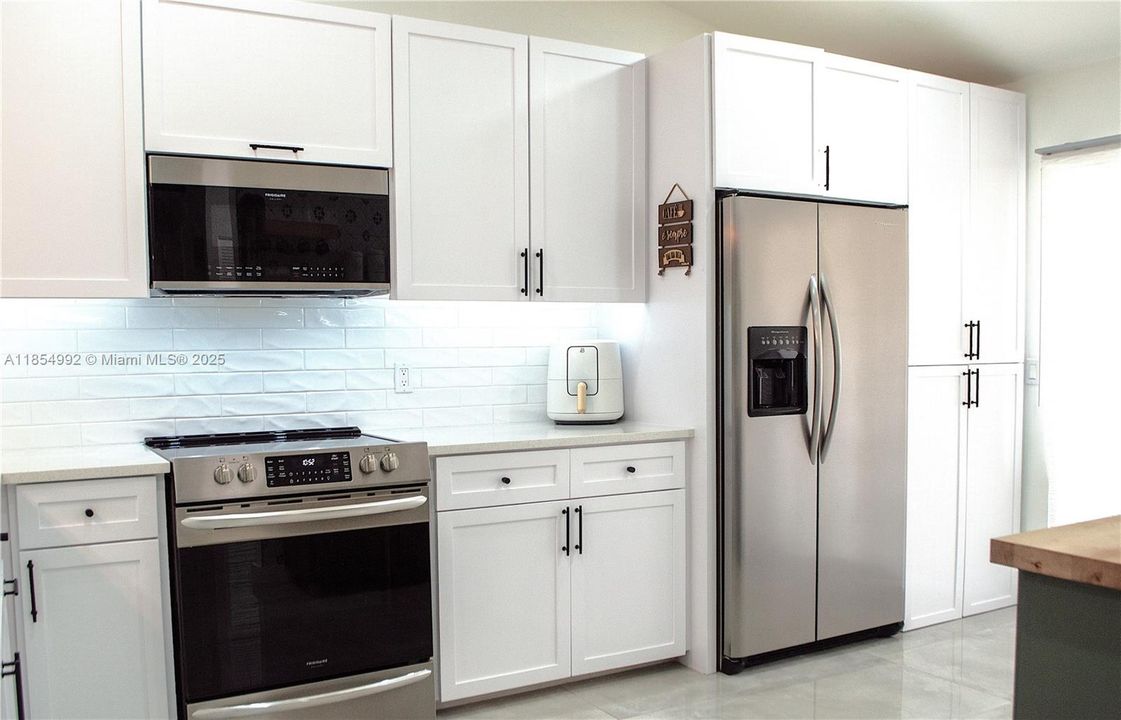 Recently Sold: $320,000 (2 beds, 2 baths, 1389 Square Feet)