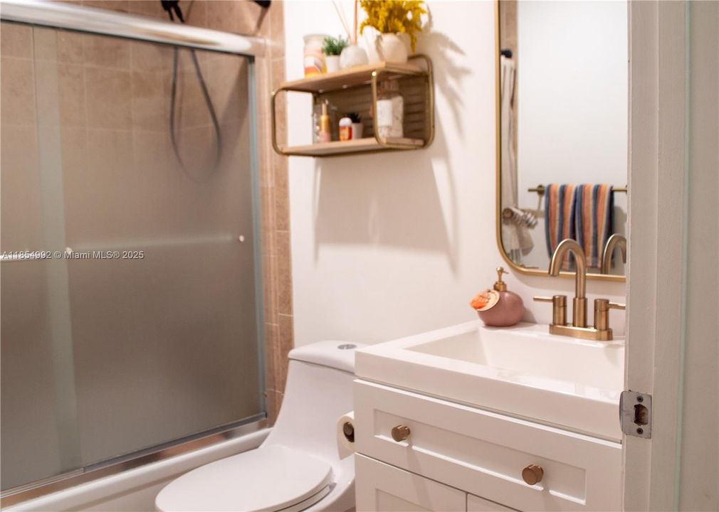 Recently Sold: $320,000 (2 beds, 2 baths, 1389 Square Feet)