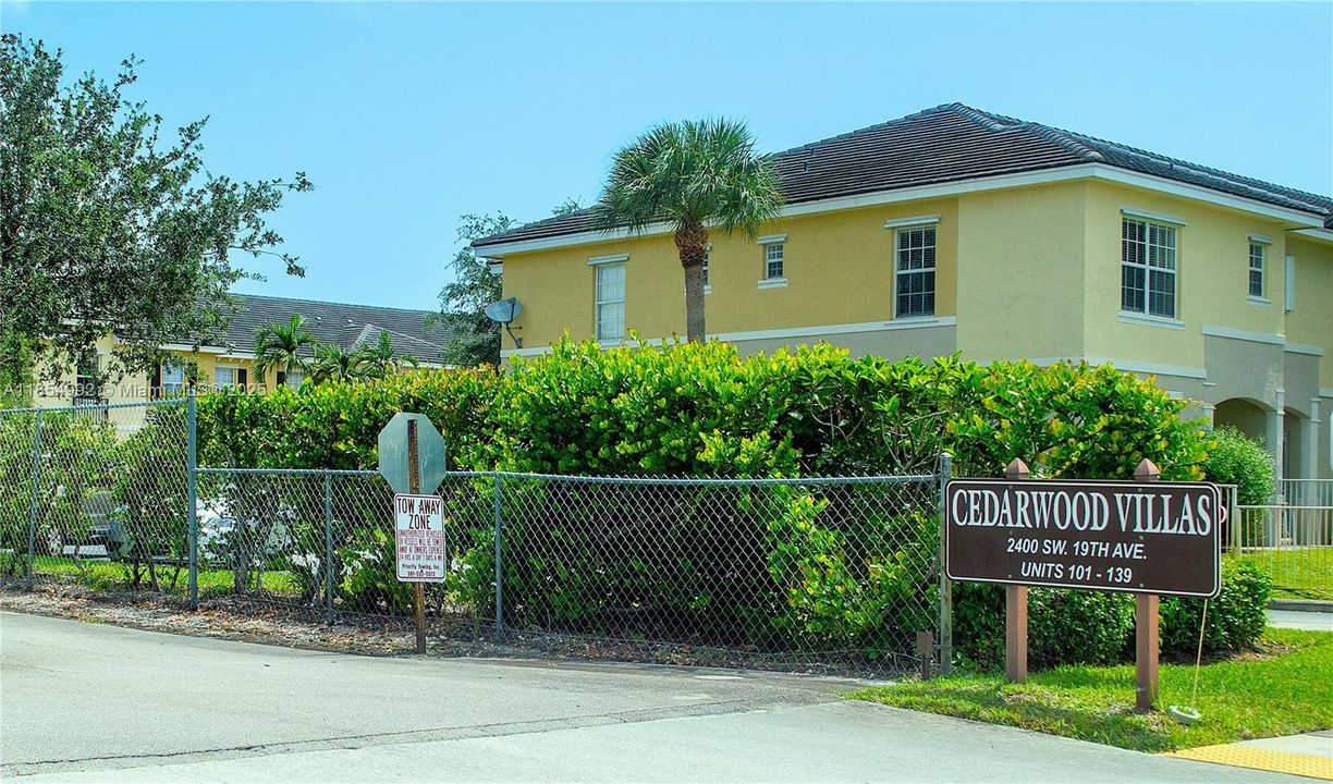 Recently Sold: $320,000 (2 beds, 2 baths, 1389 Square Feet)