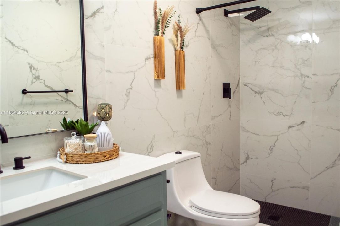 Recently Sold: $320,000 (2 beds, 2 baths, 1389 Square Feet)