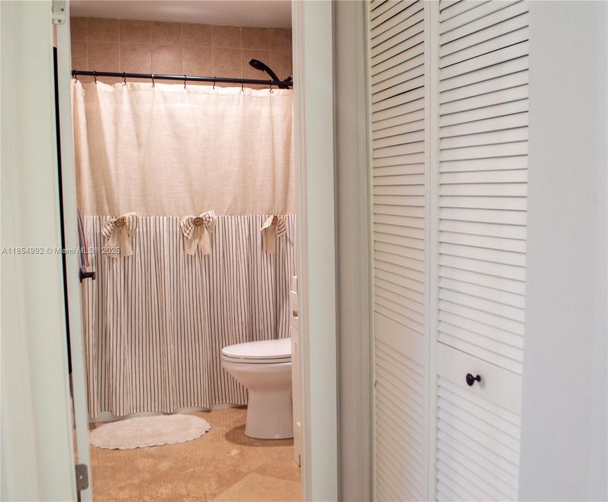 Recently Sold: $320,000 (2 beds, 2 baths, 1389 Square Feet)