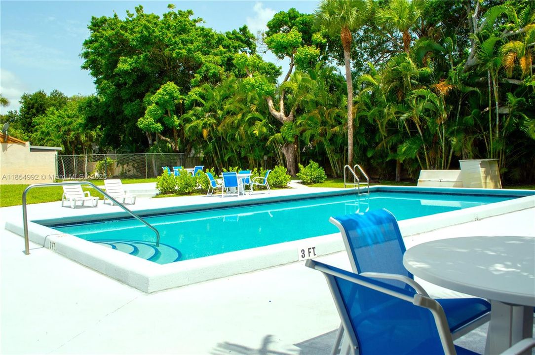 Recently Sold: $320,000 (2 beds, 2 baths, 1389 Square Feet)