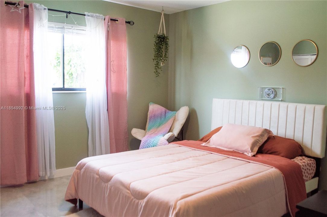 Recently Sold: $320,000 (2 beds, 2 baths, 1389 Square Feet)