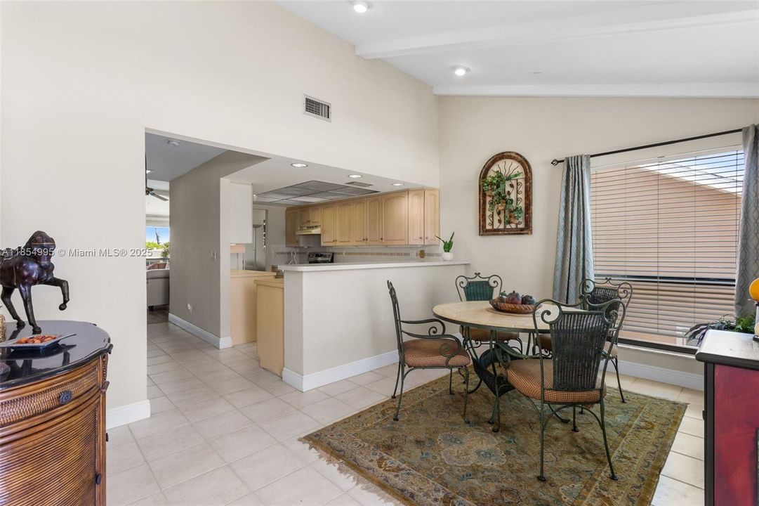 待售: $364,900 (2 贝兹, 2 浴室, 1296 平方英尺)