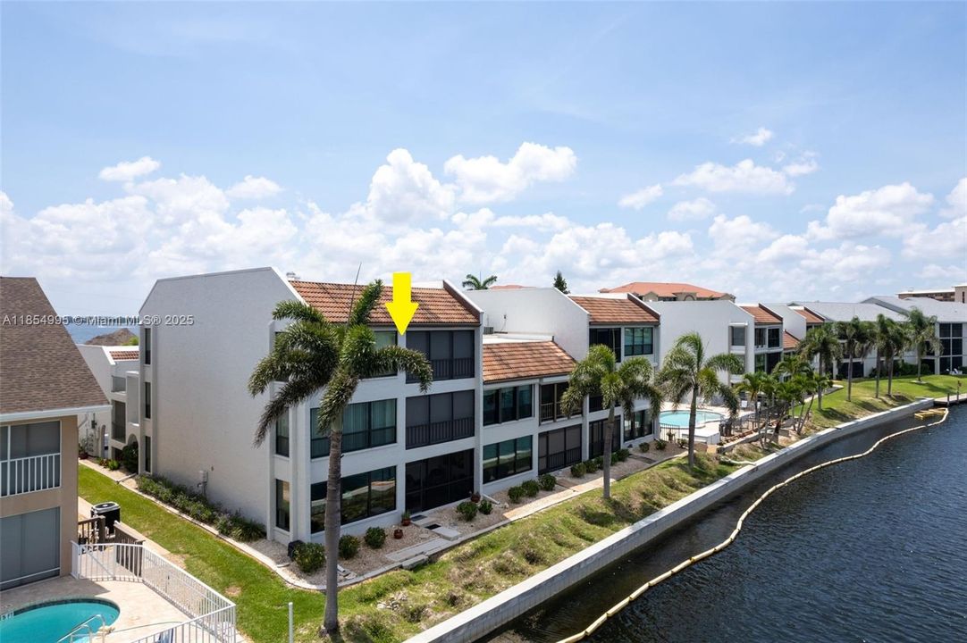 This VIBRANT COMMUNITY OFFERS optional dockage under construction with all assessments paid and it is first-come, first-served AND PERFECT FOR BOATING ENTHUSIASTS!!