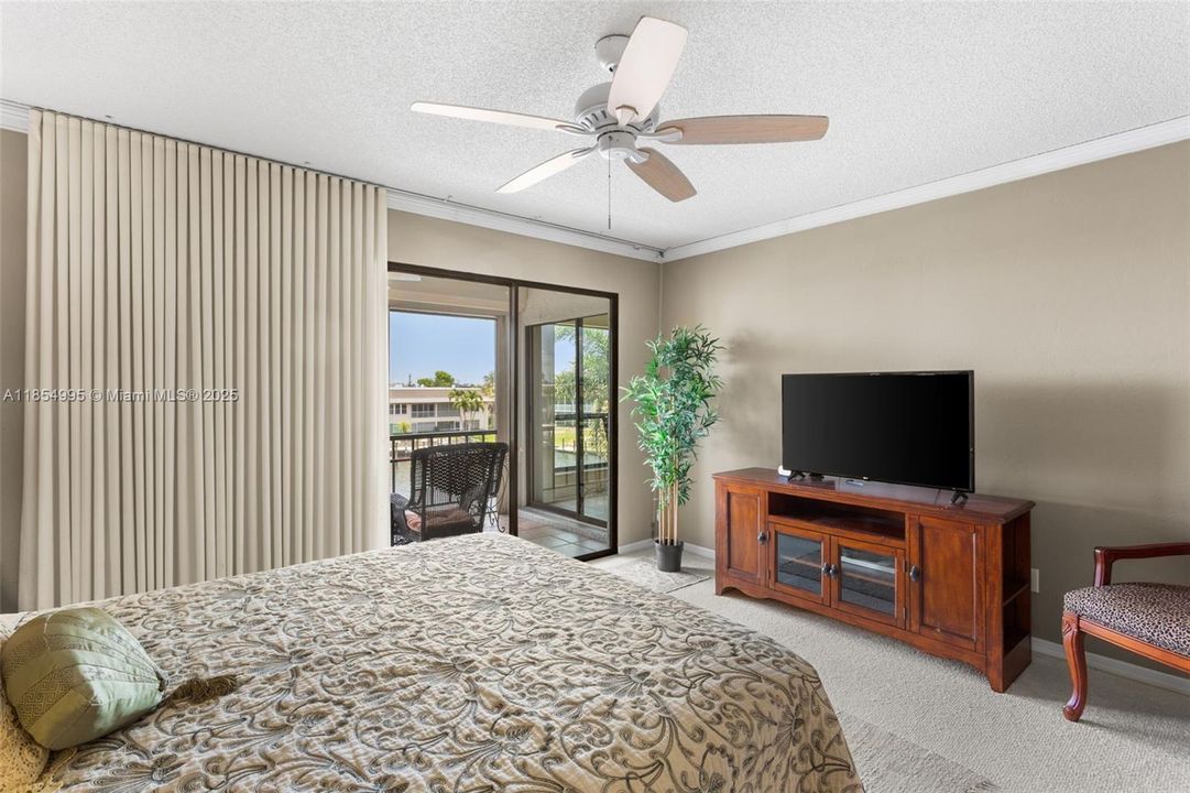 待售: $364,900 (2 贝兹, 2 浴室, 1296 平方英尺)