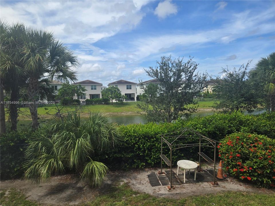 待售: $109,900 (1 贝兹, 1 浴室, 660 平方英尺)