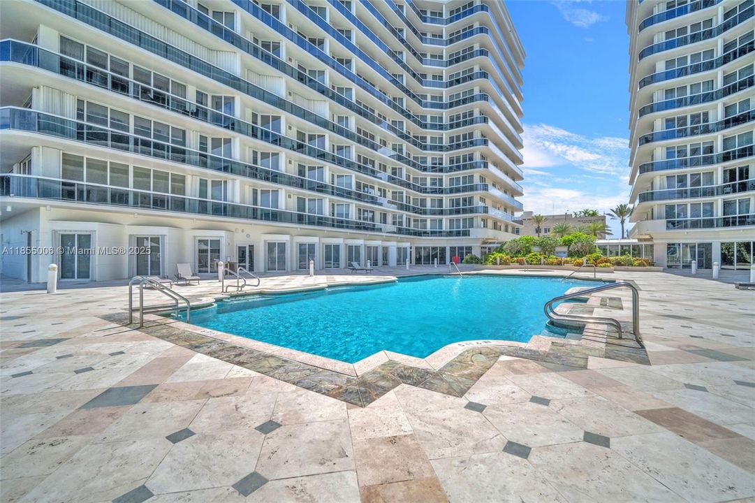 Recently Sold: $3,400,000 (3 beds, 3 baths, 2790 Square Feet)