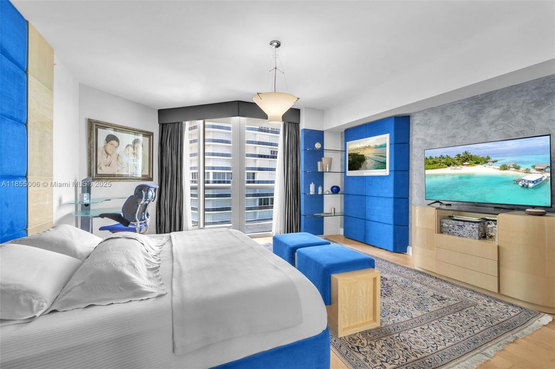 Recently Sold: $3,400,000 (3 beds, 3 baths, 2790 Square Feet)