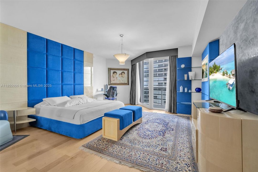 Recently Sold: $3,400,000 (3 beds, 3 baths, 2790 Square Feet)