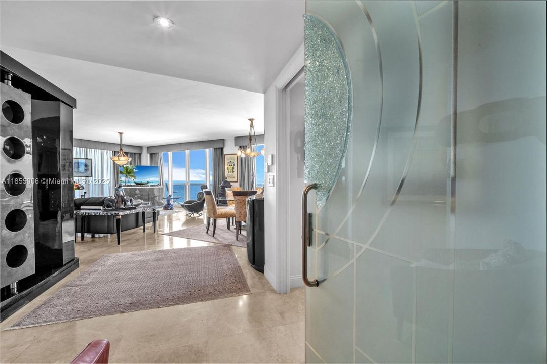 Recently Sold: $3,400,000 (3 beds, 3 baths, 2790 Square Feet)