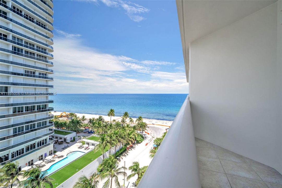 Recently Sold: $3,400,000 (3 beds, 3 baths, 2790 Square Feet)
