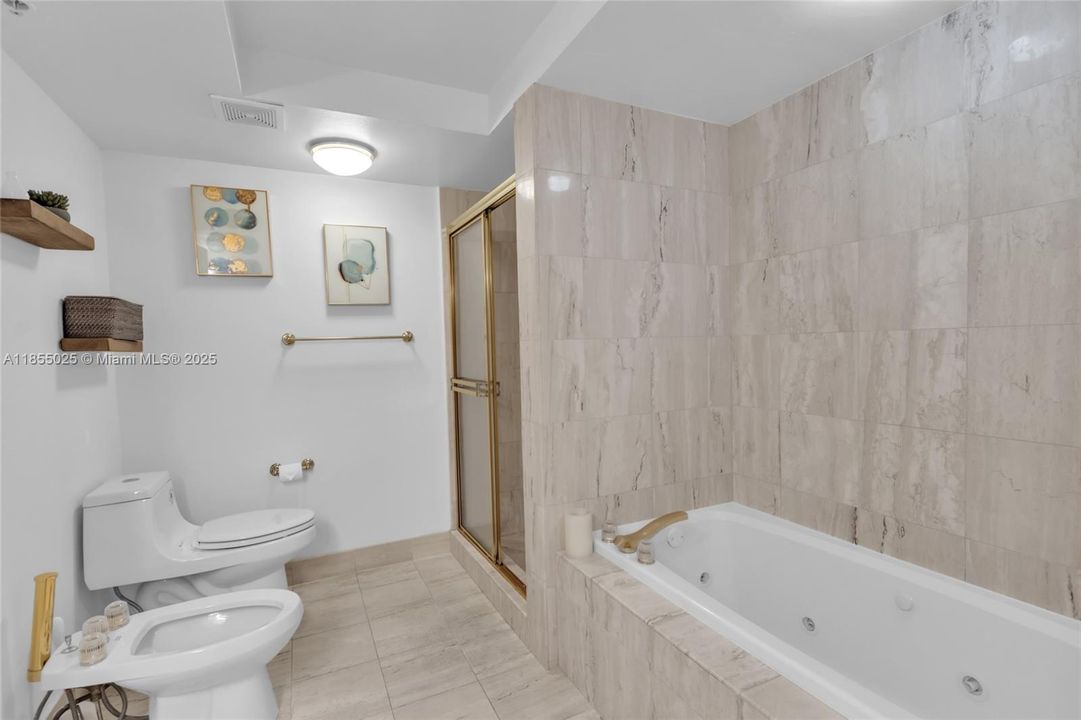 En Venta: $885,000 (2 camas, 2 baños, 1130 Pies cuadrados)