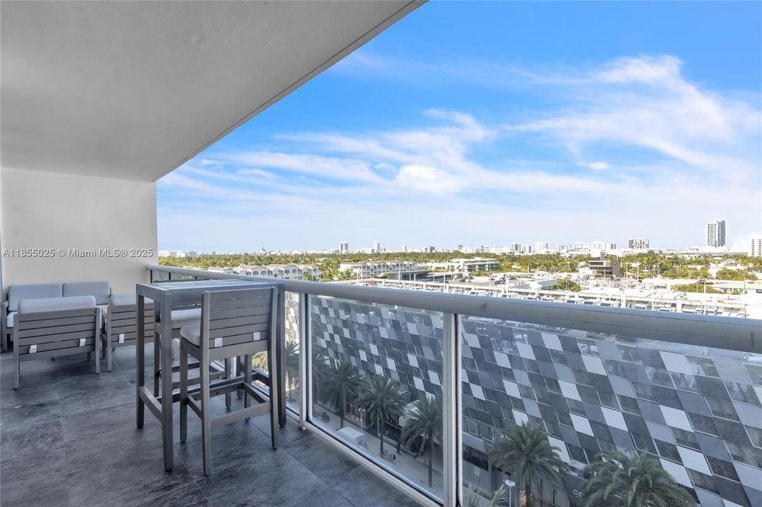 En Venta: $885,000 (2 camas, 2 baños, 1130 Pies cuadrados)