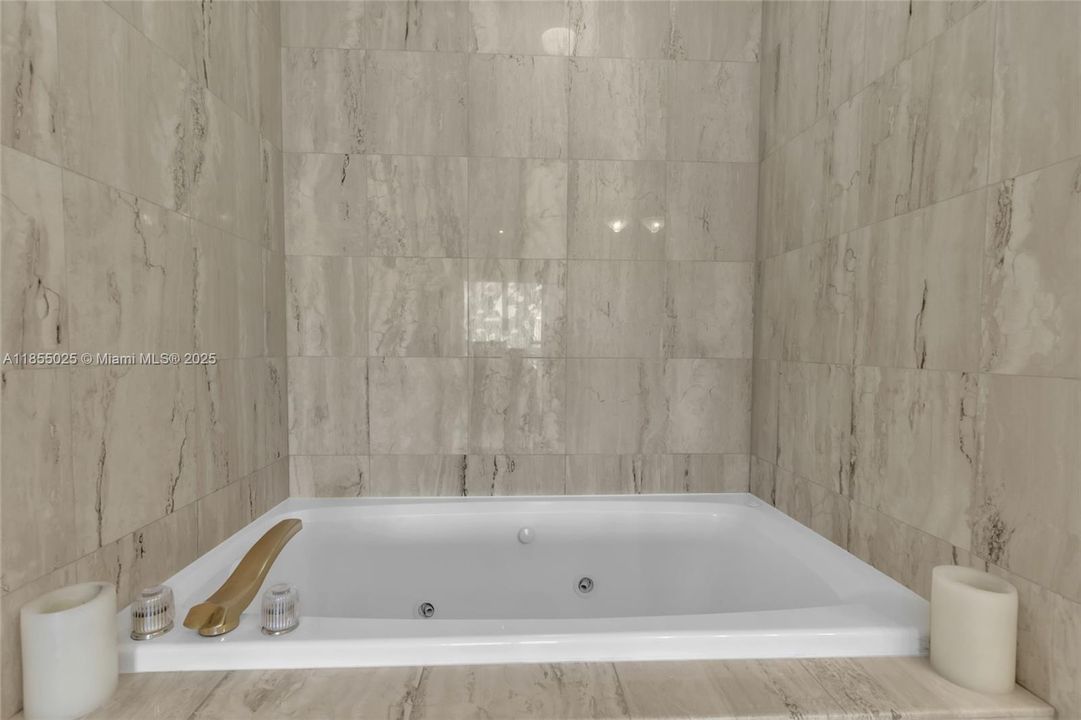 En Venta: $885,000 (2 camas, 2 baños, 1130 Pies cuadrados)