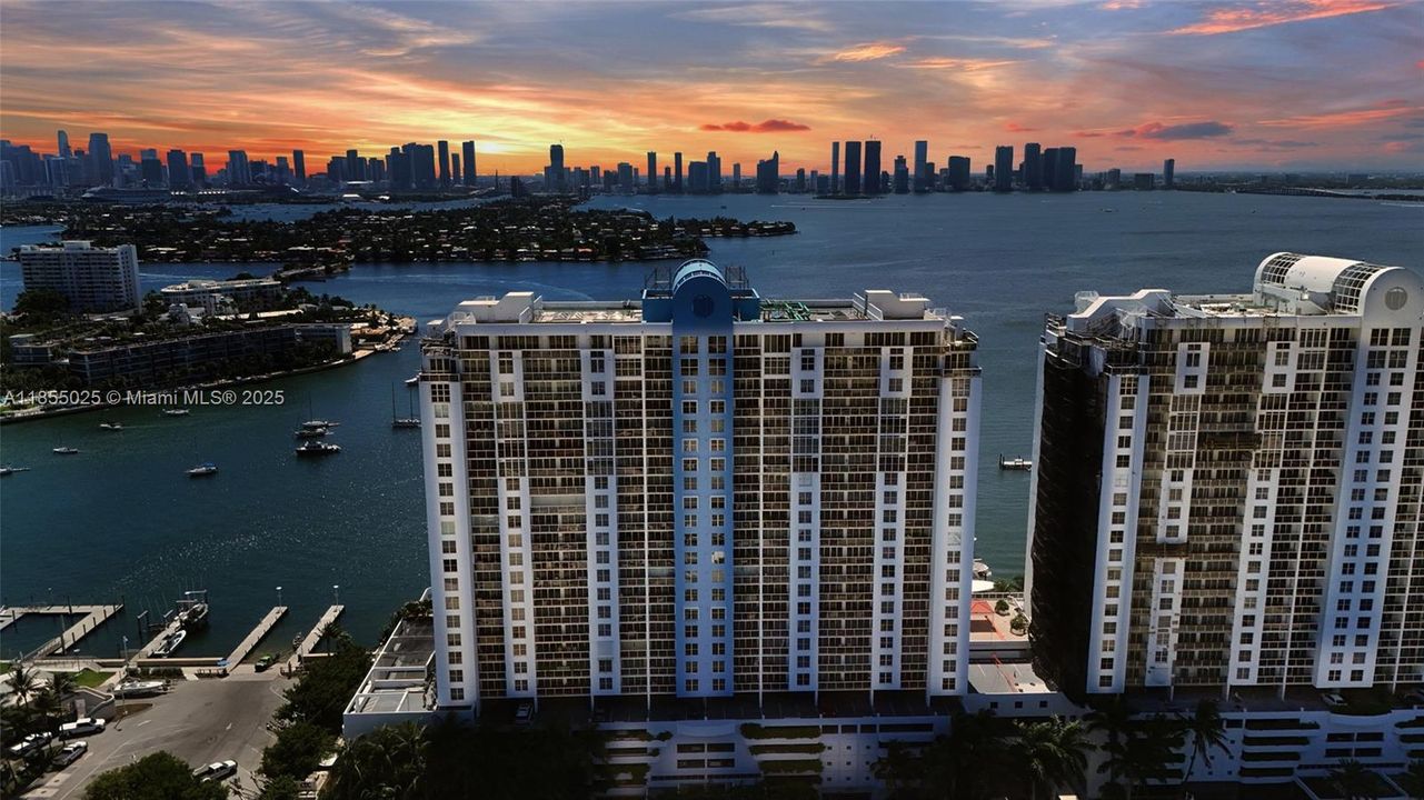 En Venta: $885,000 (2 camas, 2 baños, 1130 Pies cuadrados)