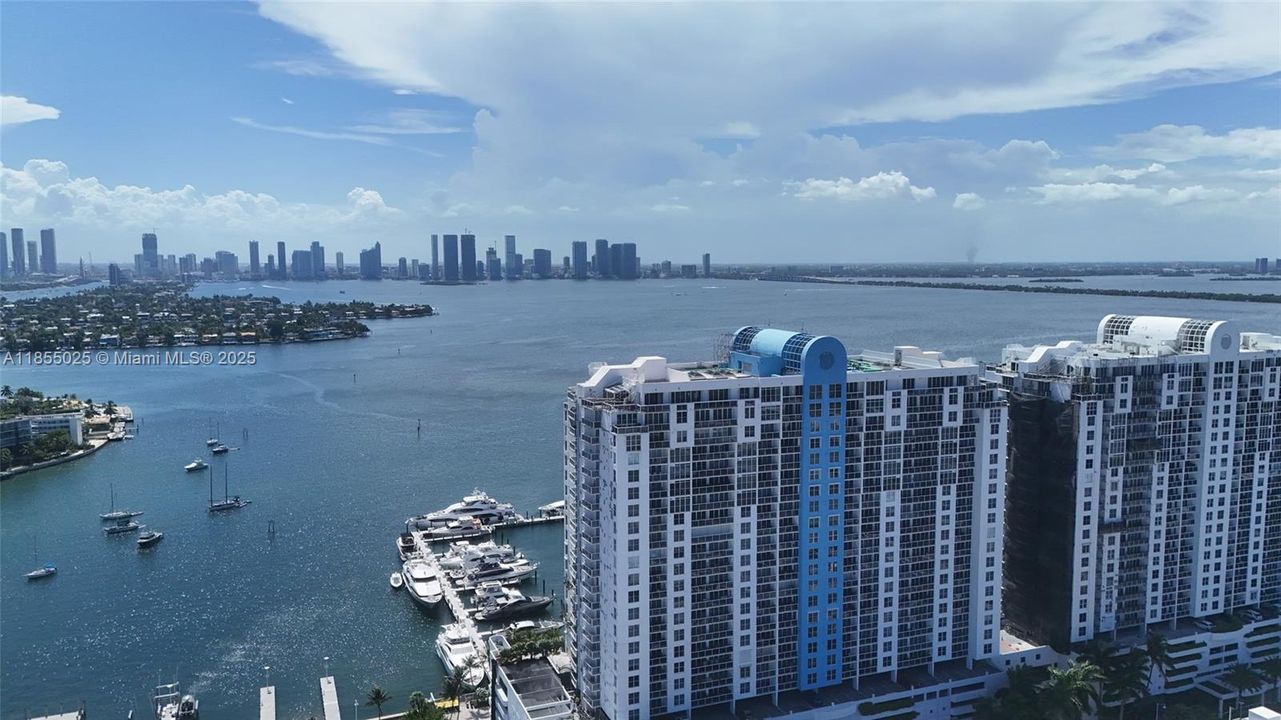 En Venta: $885,000 (2 camas, 2 baños, 1130 Pies cuadrados)