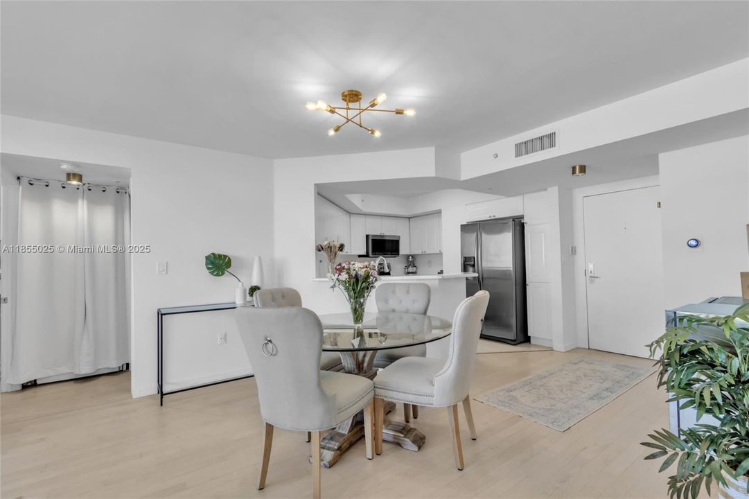 En Venta: $885,000 (2 camas, 2 baños, 1130 Pies cuadrados)