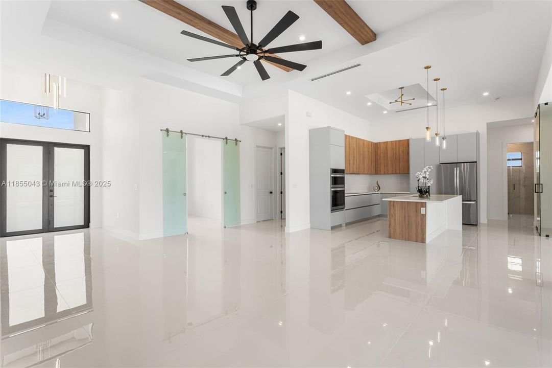 Open & Bright Layout