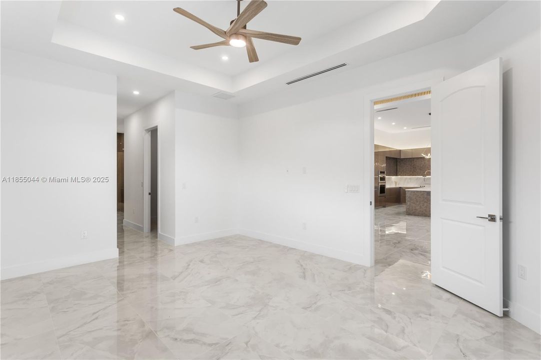 Недавно продано: $774,990 (3 спален, 3 ванн, 2420 Квадратных фут)