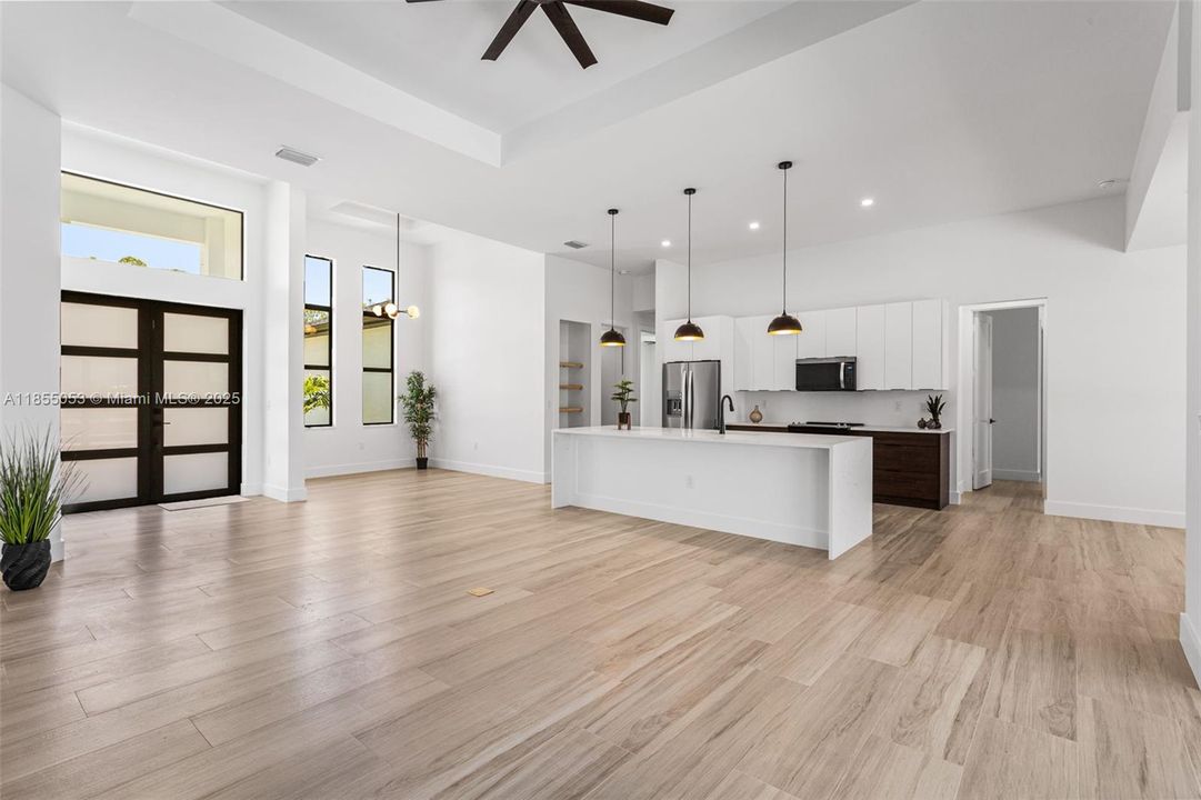 This BEAUTIFUL HOME not only caters to WATER ACTIVITIES but also SPACIOUS OUTDOOR ENTERTAINMENT AREA, SCREENED, for RELAXING & HOSTING GATHERINGS