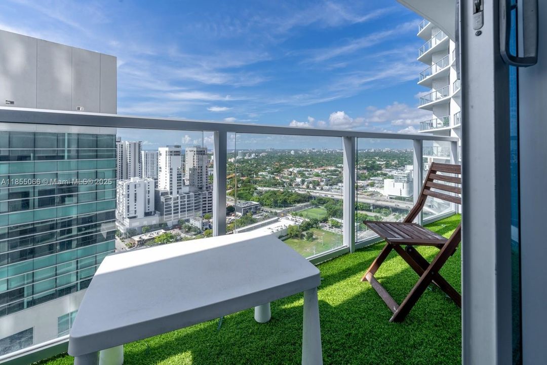 最近租的: $3,000 (1 贝兹, 1 浴室, 783 平方英尺)