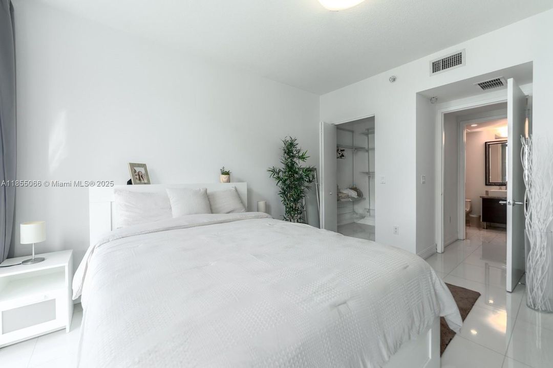 最近租的: $3,000 (1 贝兹, 1 浴室, 783 平方英尺)