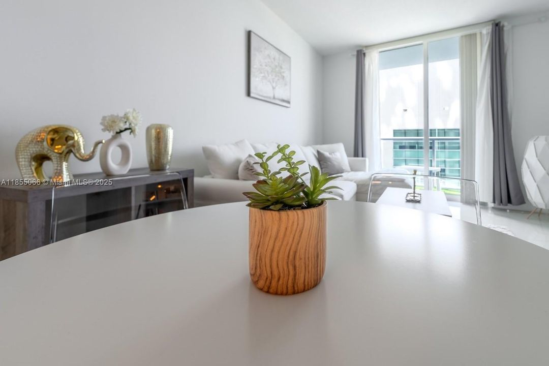 最近租的: $3,000 (1 贝兹, 1 浴室, 783 平方英尺)