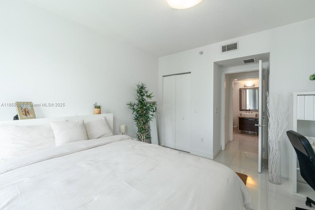 最近租的: $3,000 (1 贝兹, 1 浴室, 783 平方英尺)