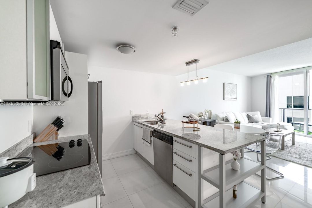 最近租的: $3,000 (1 贝兹, 1 浴室, 783 平方英尺)