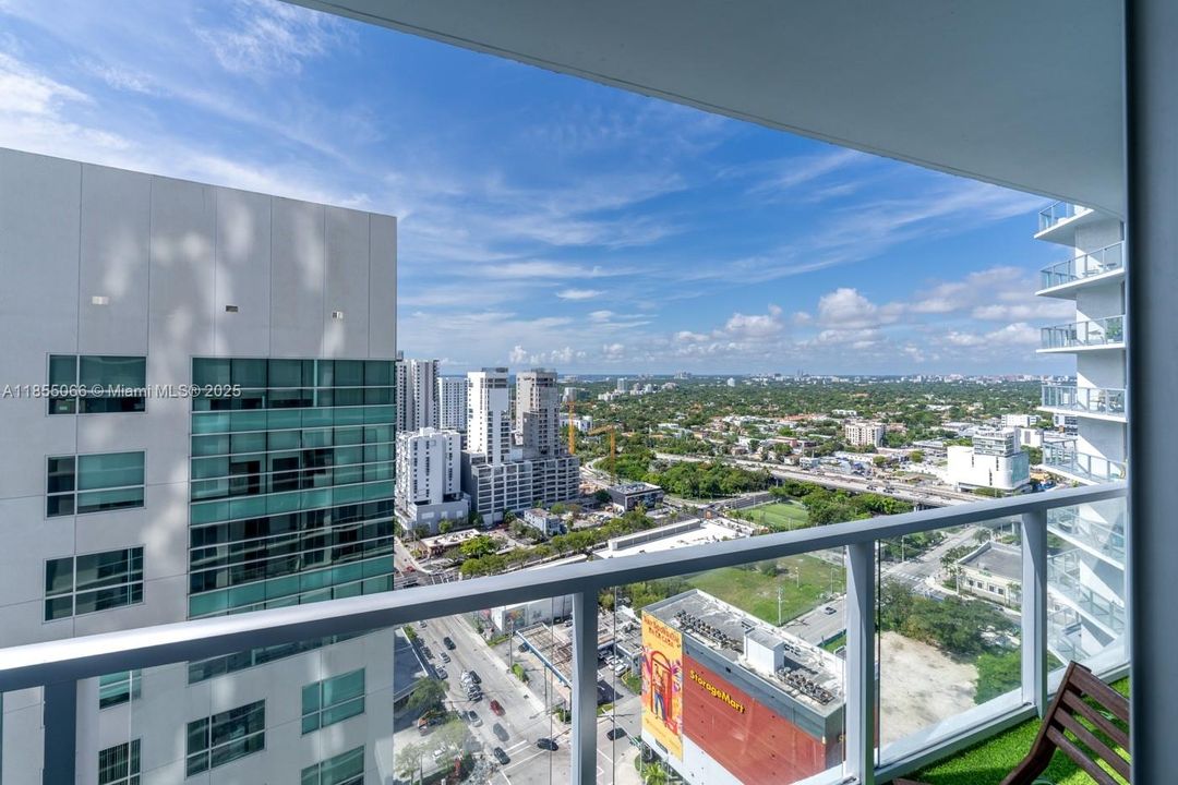 最近租的: $3,000 (1 贝兹, 1 浴室, 783 平方英尺)