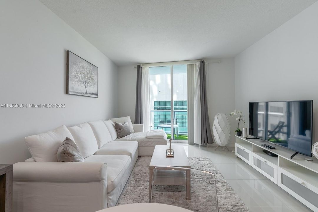 最近租的: $3,000 (1 贝兹, 1 浴室, 783 平方英尺)