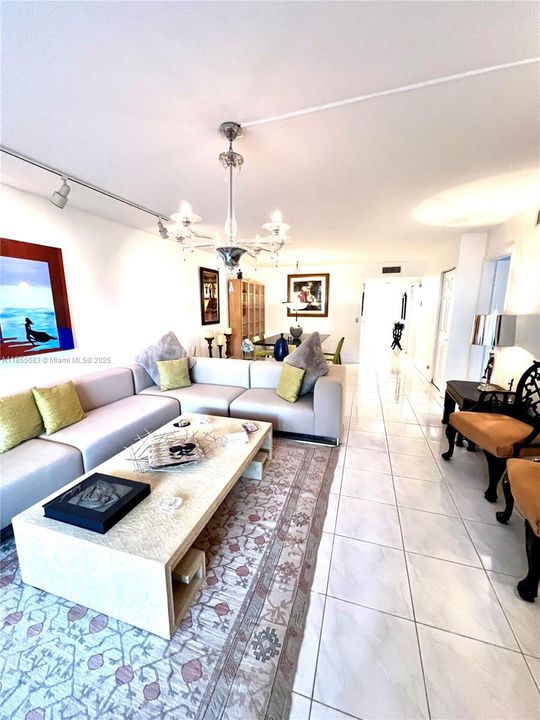 For Sale: $320,000 (2 beds, 2 baths, 1256 Square Feet)