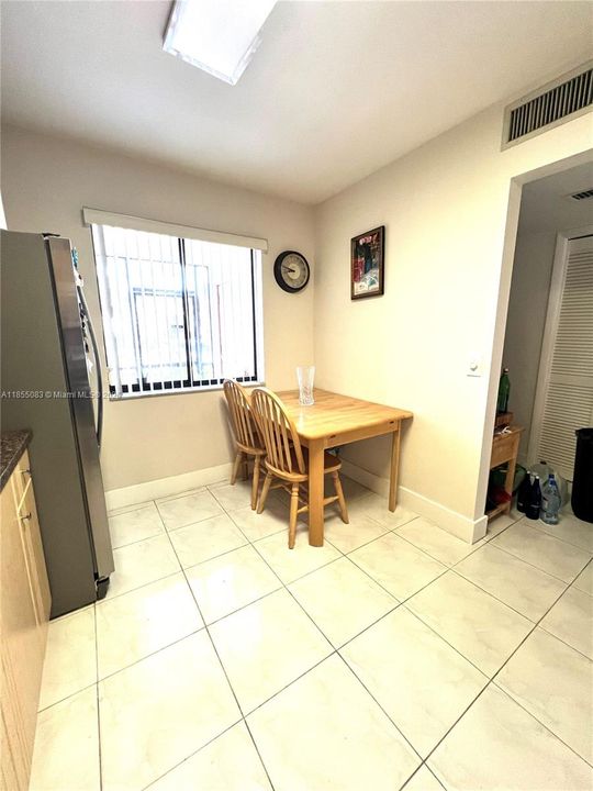 For Sale: $320,000 (2 beds, 2 baths, 1256 Square Feet)