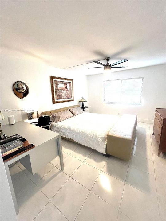 For Sale: $320,000 (2 beds, 2 baths, 1256 Square Feet)