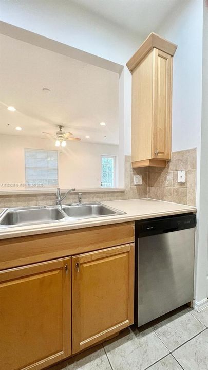 Recientemente alquilado: $3,000 (2 camas, 2 baños, 1290 Pies cuadrados)