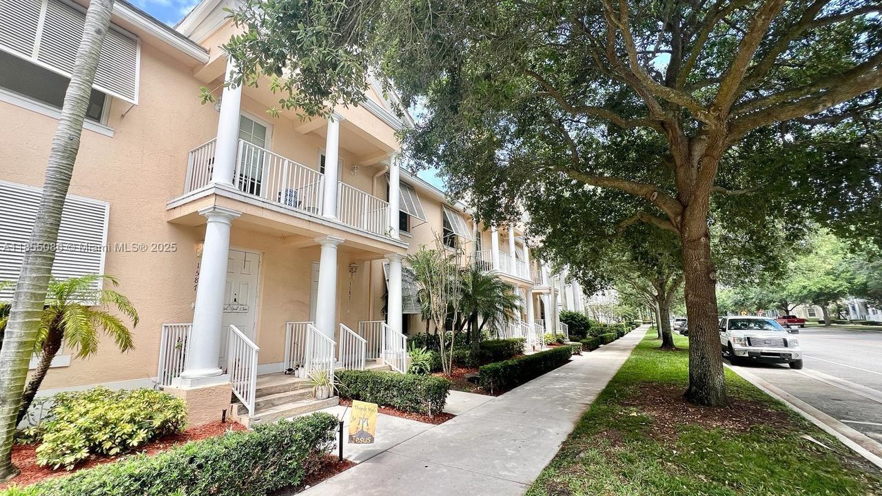 Recientemente alquilado: $3,000 (2 camas, 2 baños, 1290 Pies cuadrados)