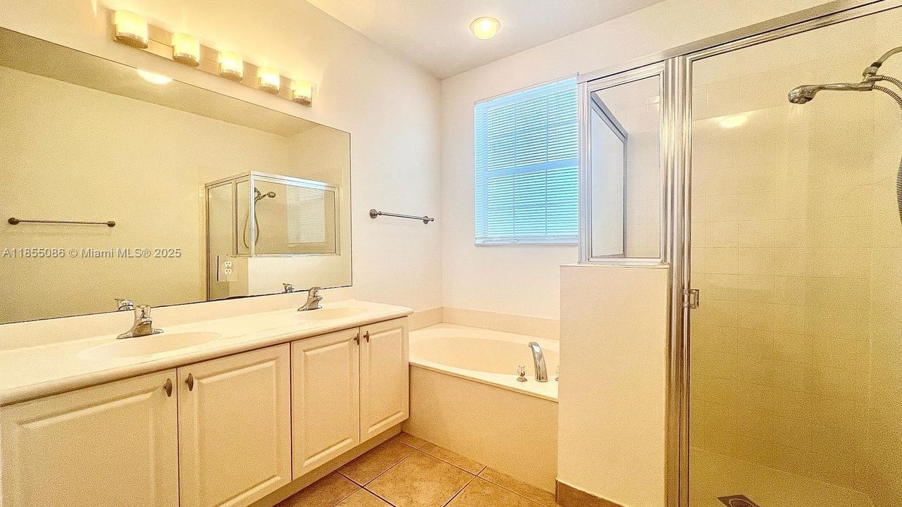 Recientemente alquilado: $3,000 (2 camas, 2 baños, 1290 Pies cuadrados)