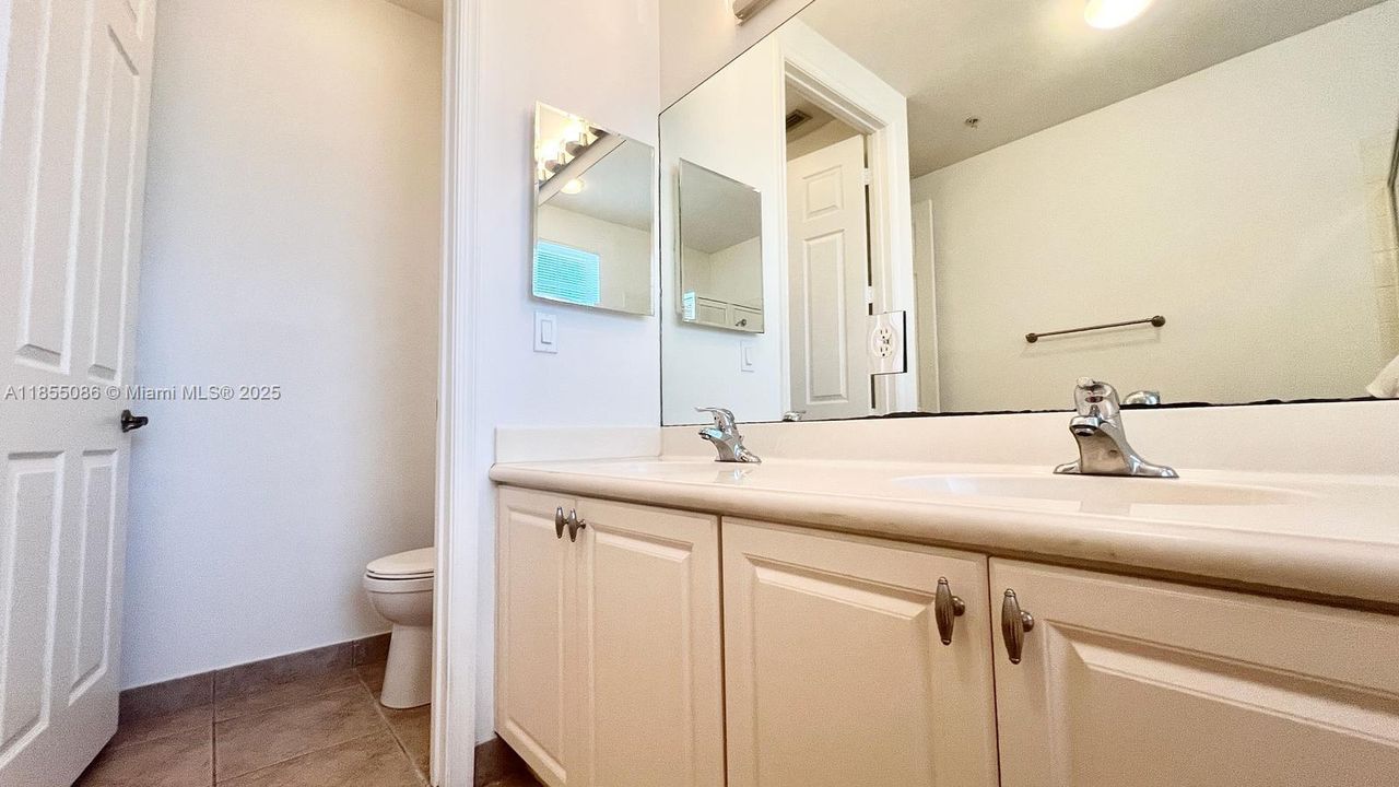 Recientemente alquilado: $3,000 (2 camas, 2 baños, 1290 Pies cuadrados)