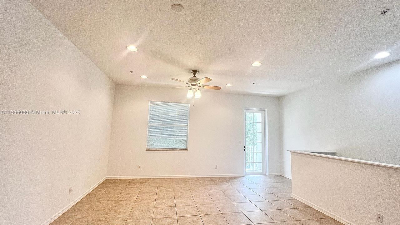 Recientemente alquilado: $3,000 (2 camas, 2 baños, 1290 Pies cuadrados)