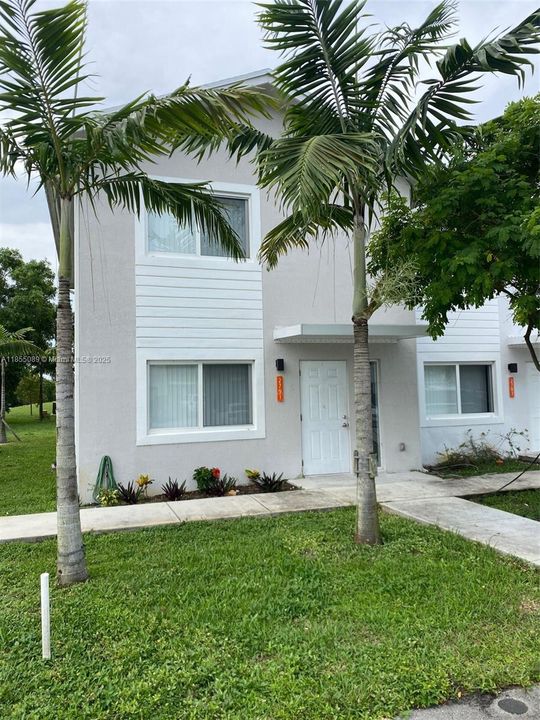 最近租的: $2,800 (3 贝兹, 2 浴室, 1330 平方英尺)