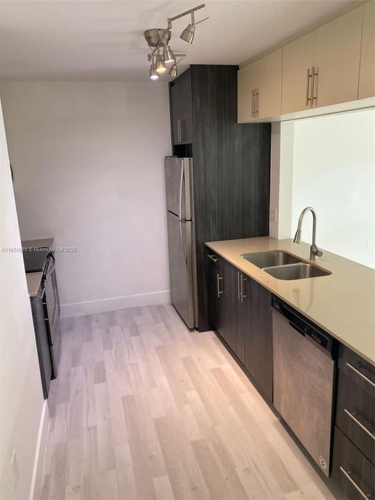 最近租的: $2,800 (3 贝兹, 2 浴室, 1330 平方英尺)