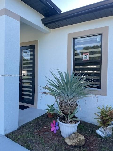 For Rent: $2,100 (3 beds, 3 baths, 1200 Square Feet)