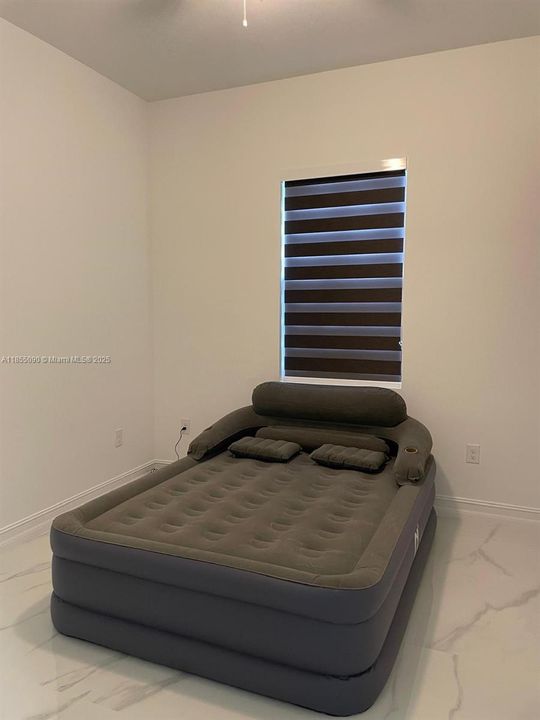 For Rent: $2,100 (3 beds, 3 baths, 1200 Square Feet)