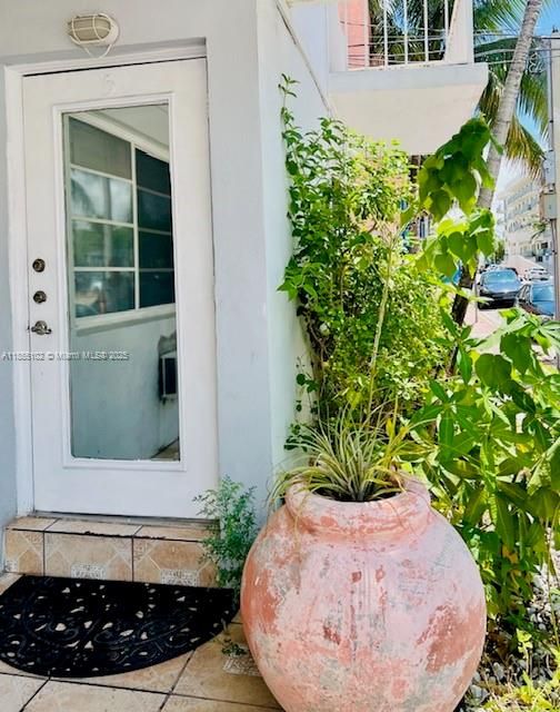 Недавно продано: $365,000 (1 спален, 1 ванн, 600 Квадратных фут)