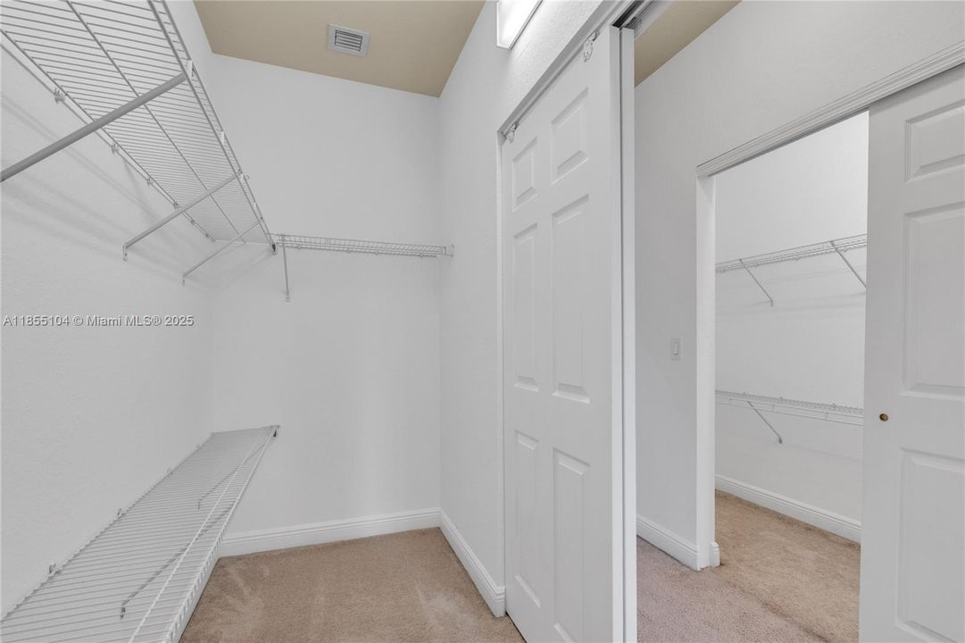 Под контрактом: $880,000 (4 спален, 3 ванн, 2548 Квадратных фут)