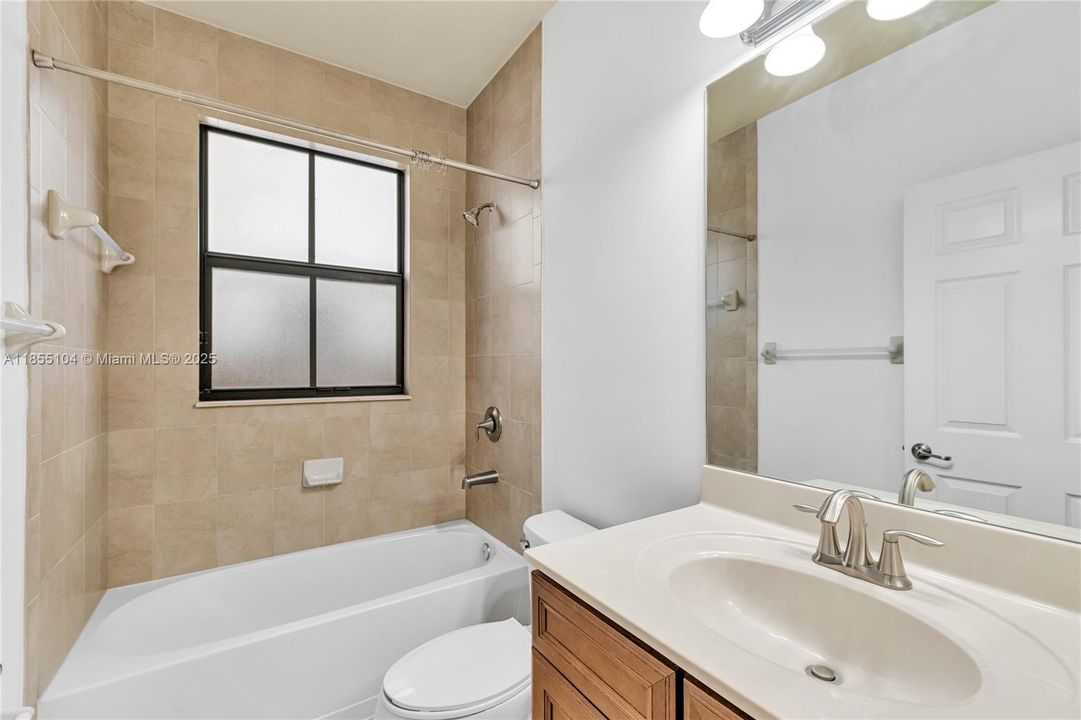 Под контрактом: $880,000 (4 спален, 3 ванн, 2548 Квадратных фут)